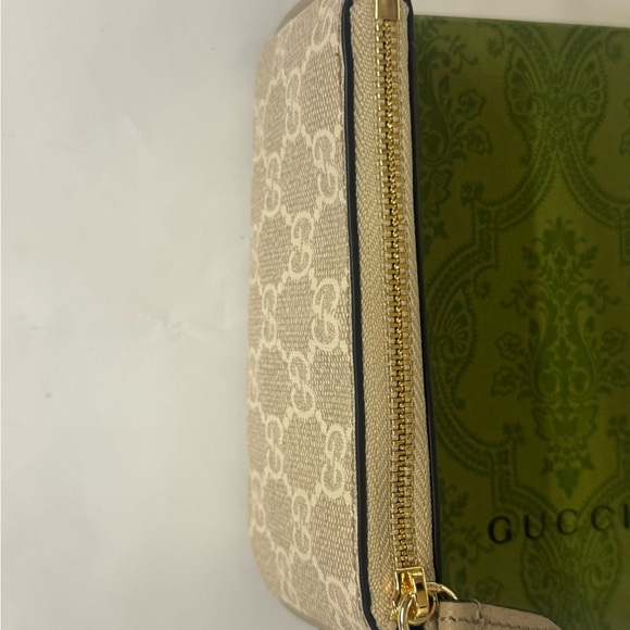 Like new Gucci Beige Monogram Key Pouch GG coin wallet - Picture 8 of 8